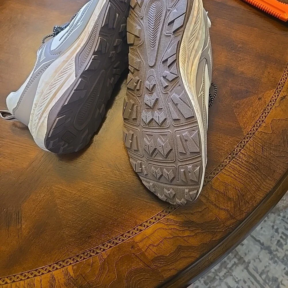 Avia lightweight athletic